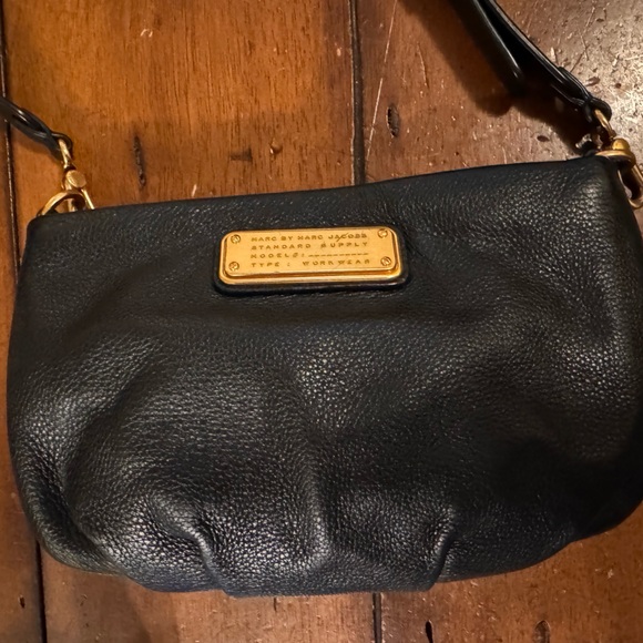 Marc Jacobs Classic Crossbody - Picture 2 of 5
